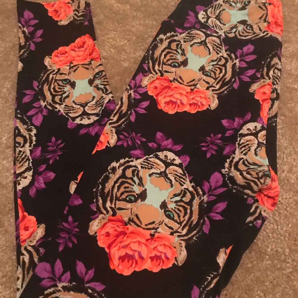 LuLaRoe Tiger Leggings OS NEW